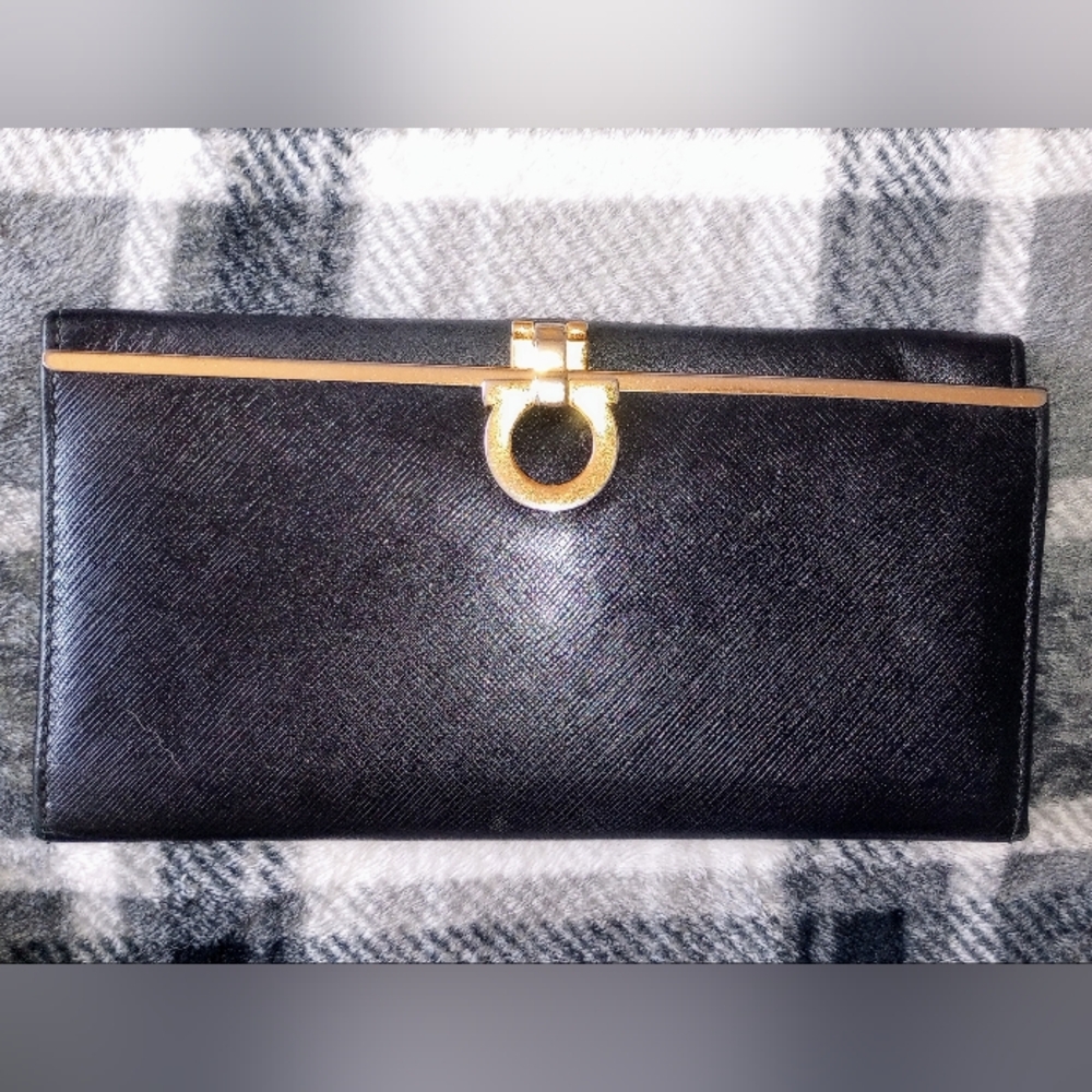 Salvatore Ferragamo, Gorgeous Sleek Black Wallet